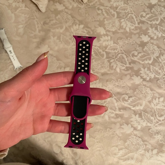 Apple Watch Purple/Black Sport Band (compatible with Series 3) - Picture 3 of 5